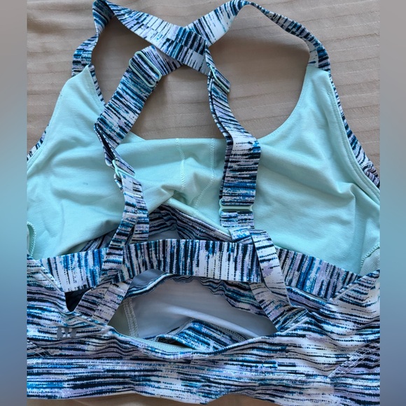 Lululemon Sports Bra.  Blurred Belle Multi.  Excellent Condition - Picture 2 of 2